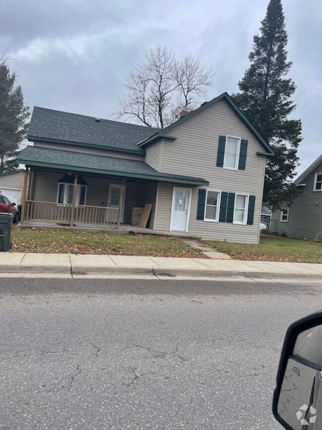 Building Photo - 3 Bedroom 1 Bathroom House