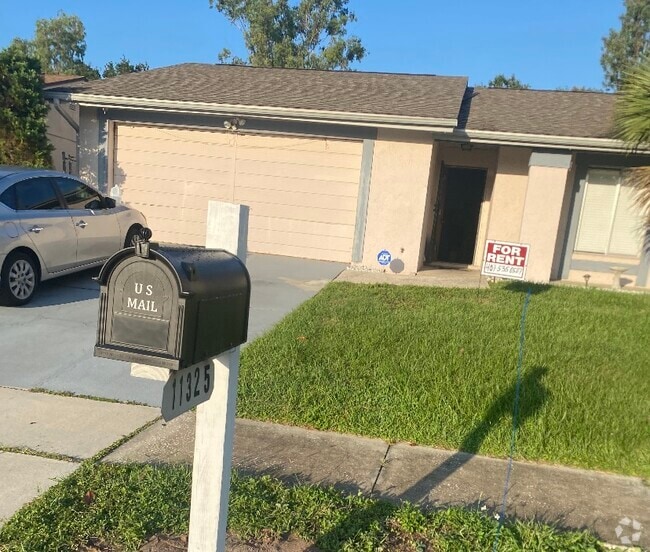 Building Photo - 11325 Carriage Dr Rental