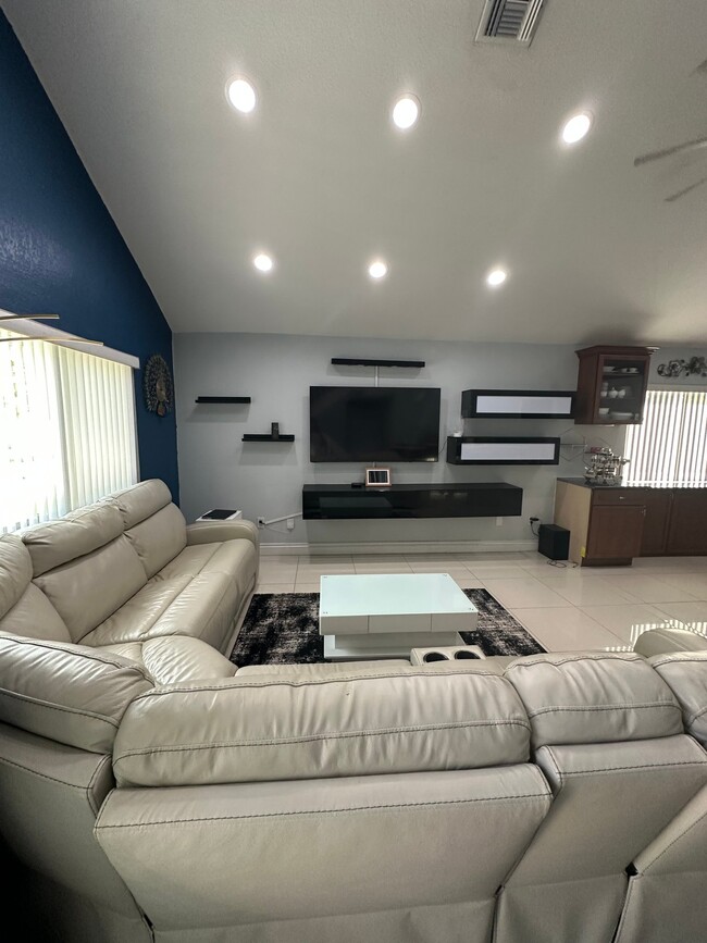 8 Elton Pl