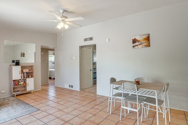 Photo - 858 E Alturas St Unidad ID1385820P