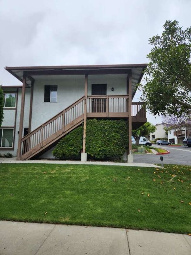 Building Photo - 2BR/1BA San Carlos - Carefree San Carlos Community - Upper Unit