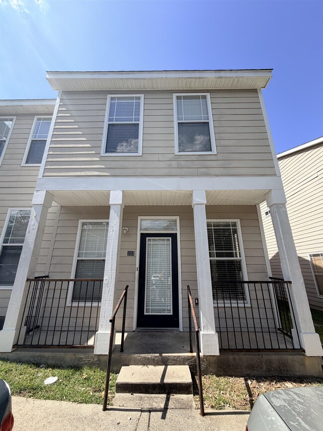 Building Photo - 2400 Fred Smith Rd Unit 207