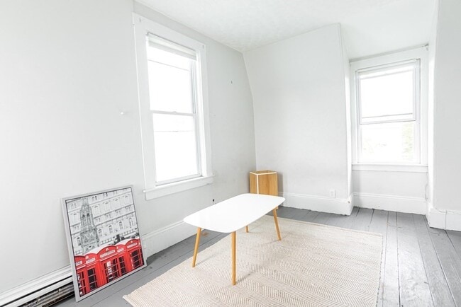 Building Photo - 32 E Cottage St Unit #2 Rental