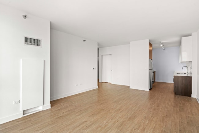 Photo - 174 N Michigan Ave