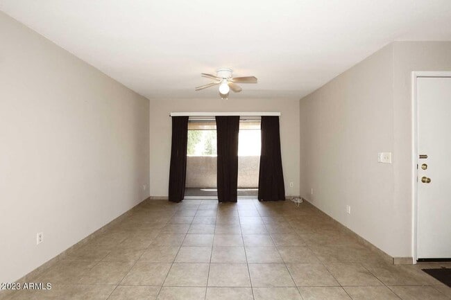 Photo - 4554 E Paradise Village Pkwy N Unidad 259