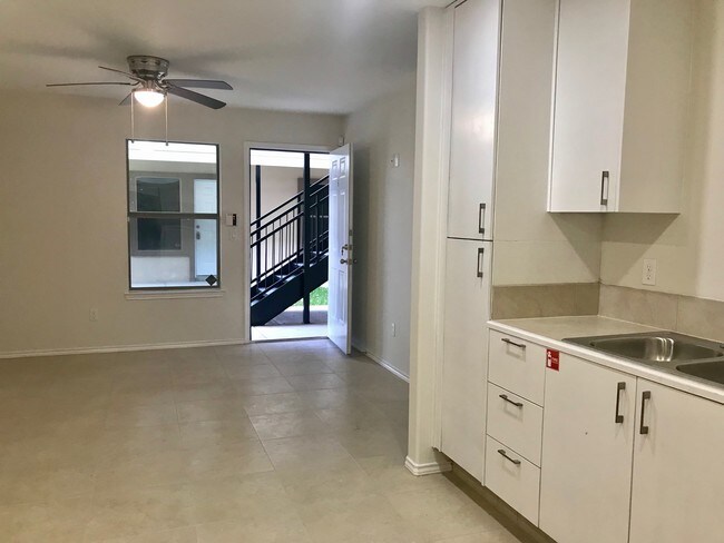 3307 Magdalena St Unidad 8