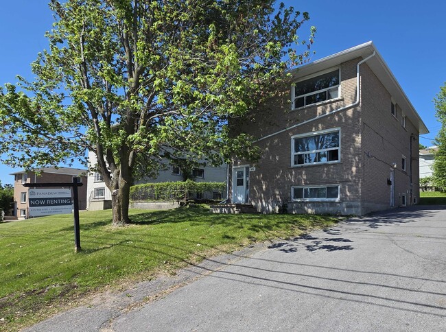 Building Photo - 672 Division St Unit 1