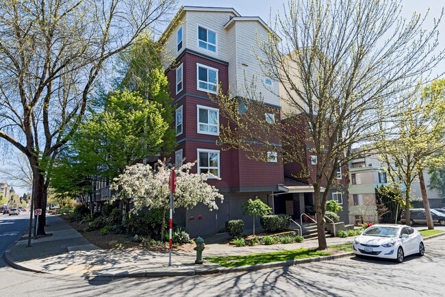 Photo - Top Floor 2bed/1.25bath Condo w/Secure Parking Unidad 501