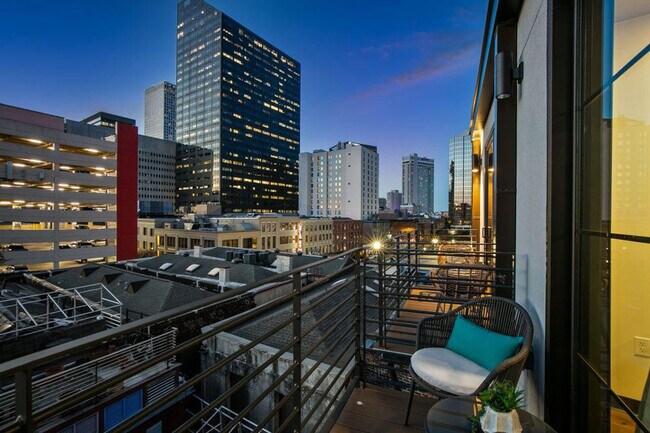 Photo - 611 Commerce St Unidad ID1267090P