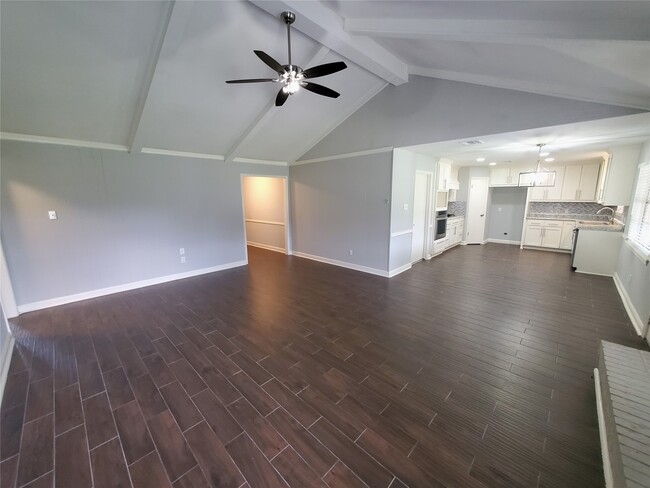 Photo - 4507 Seneca St