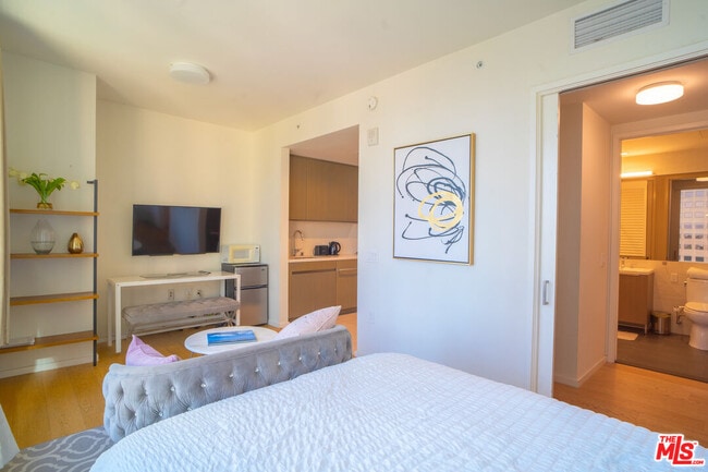 Photo - 889 Francisco St Unit 905