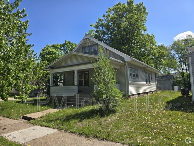 Building Photo - 450 Cutler St Rental