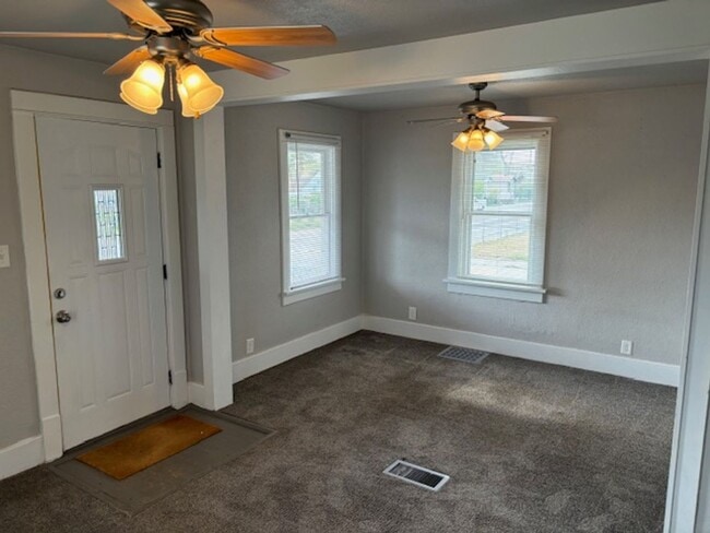 Photo - 839 N Jefferson St