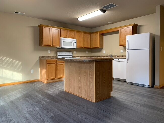 Kitchen - 387 NE Kingwood