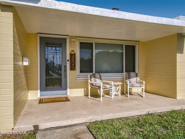 Photo - 1621 N Oleander Ave