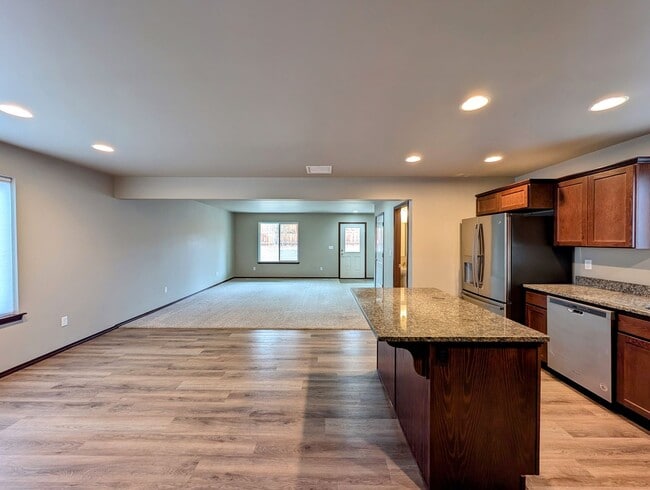 Photo - 3-Bed, 2.5-Bath Townhome w/ 2-Car Garage