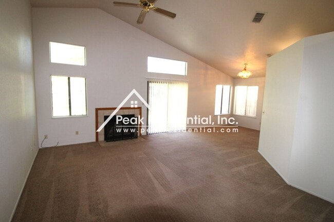 Photo - Spacious 3bd/2ba Elk Grove Home with 2 Car...