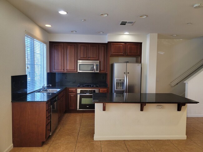 Photo - 1070 Tourmaline Ter