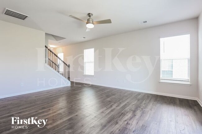 Photo - 610 Goldburn Wy