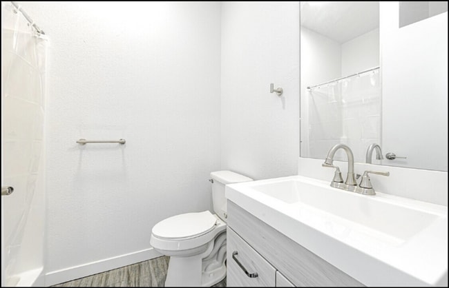 Photo - MF 17 - SE Woodward