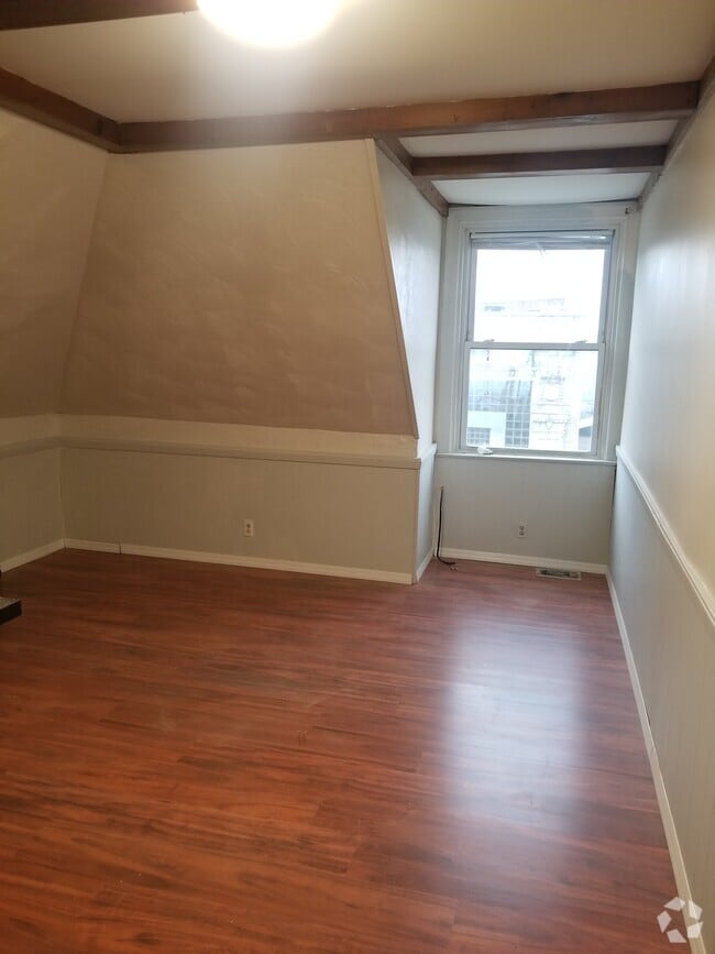 Building Photo - 411 N Craig St Unit 8 Rental