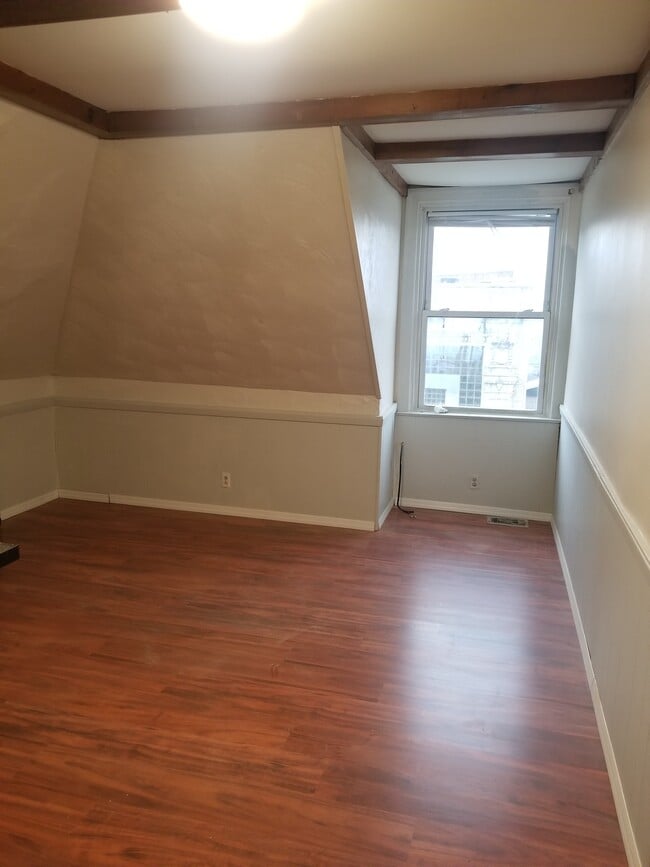 Building Photo - 411 N Craig St Unit 8 Rental