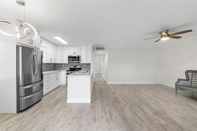 Photo - 347 Capri H Unidad 347