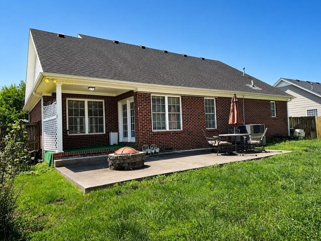 Photo - 1284 Trillium Ln