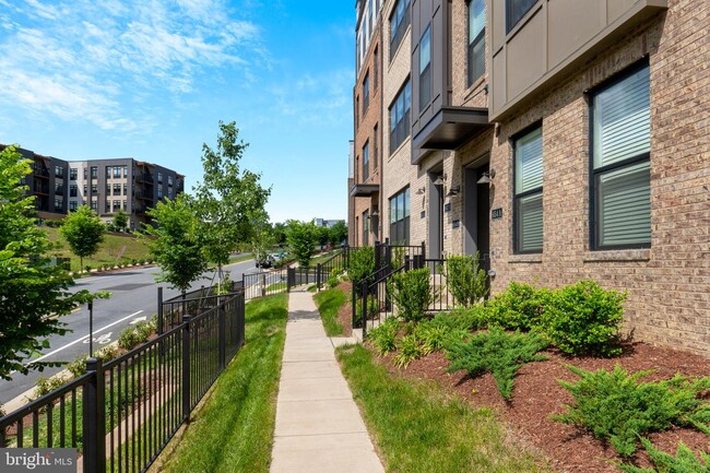 Photo - 654 Noush Ct