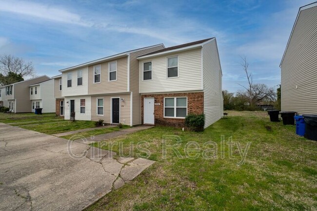 Photo - 2756 Peach St