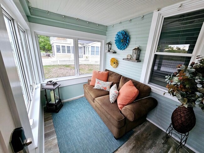 Photo - 1520 Beach St