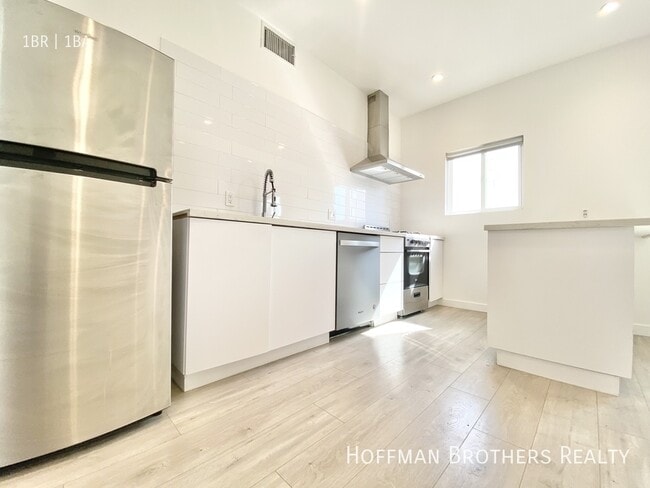 Building Photo - 421 1/2 N Coronado St-