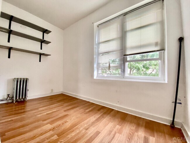 Photo - 625 E Curtis St