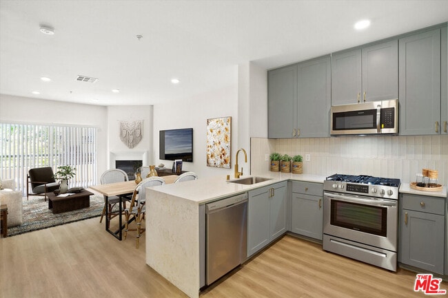 Photo - 1901 N Buena Vista St Unit 01-419