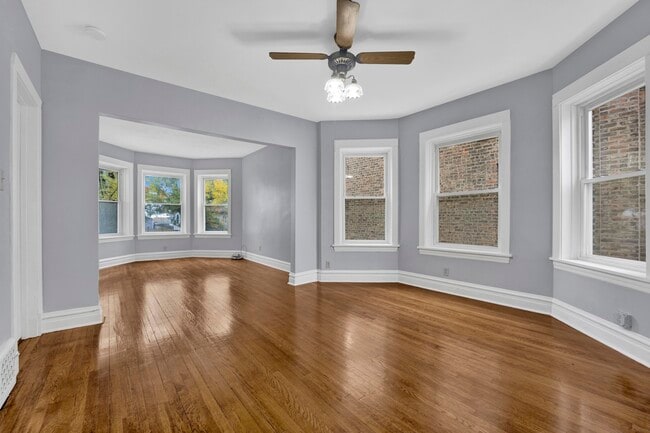 Photo - 5015 W Montrose Ave