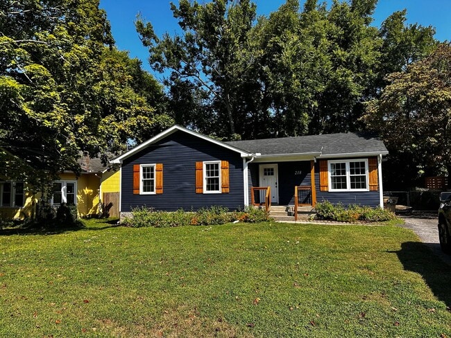 Adorable Woodbine House with Large Flat Ya... - Adorable Woodbine House with Large Flat Ya...
