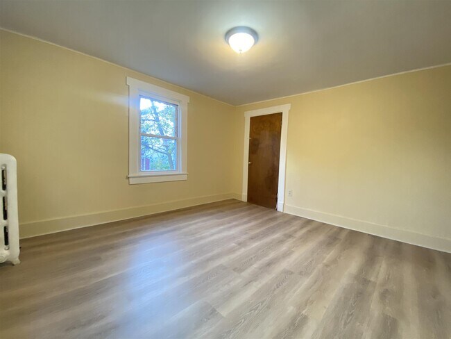 Photo - 153 Hamilton St