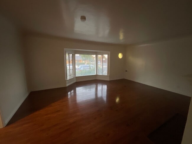 Photo - 515-521 S Tamarind Ave Unidad 519