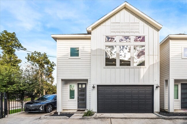 Photo - 105 W Whitney St