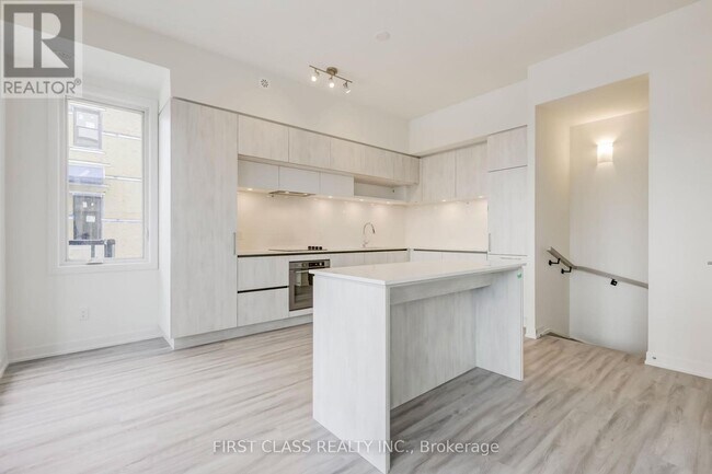 Photo - 10 Steckley House Ln