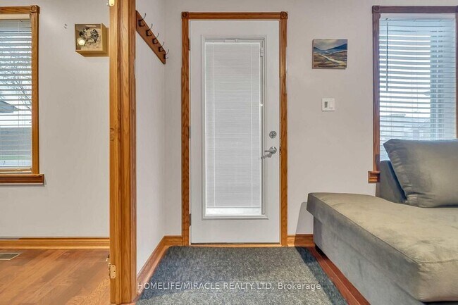 Photo - 48 Park St W