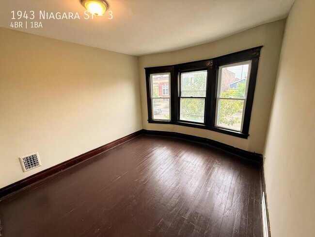 1943 Niagara St Unit 3