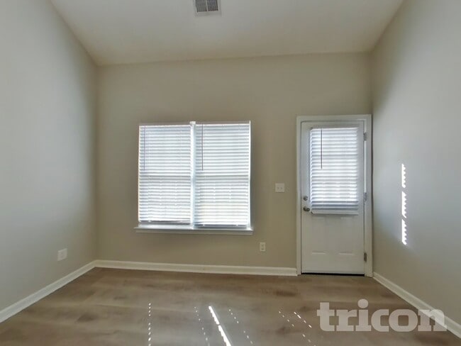 Photo - 17 Shaw Blvd