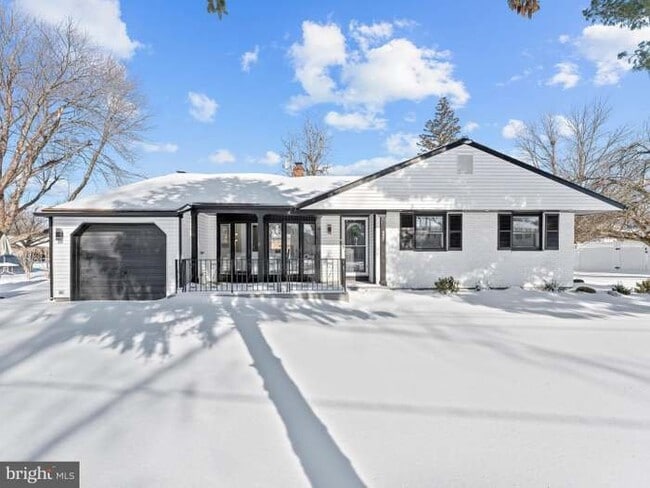 Building Photo - 443 Valley Run Dr