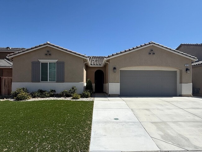 Building Photo - Rosamond 4 Bedroom + 3 Bathroom !