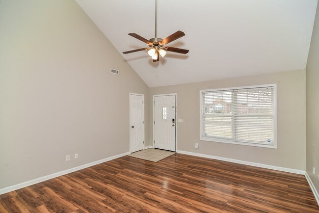 Photo - 9010 Lomond Dr