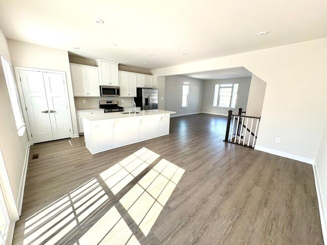 Photo - 856 New Castle Landing Dr