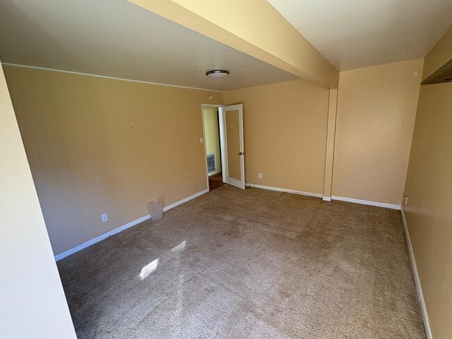 Photo - 160 Mill St