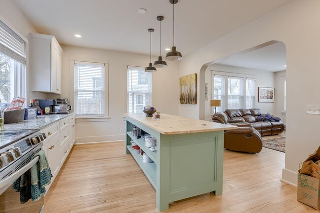 Photo - 3820 Chicago St