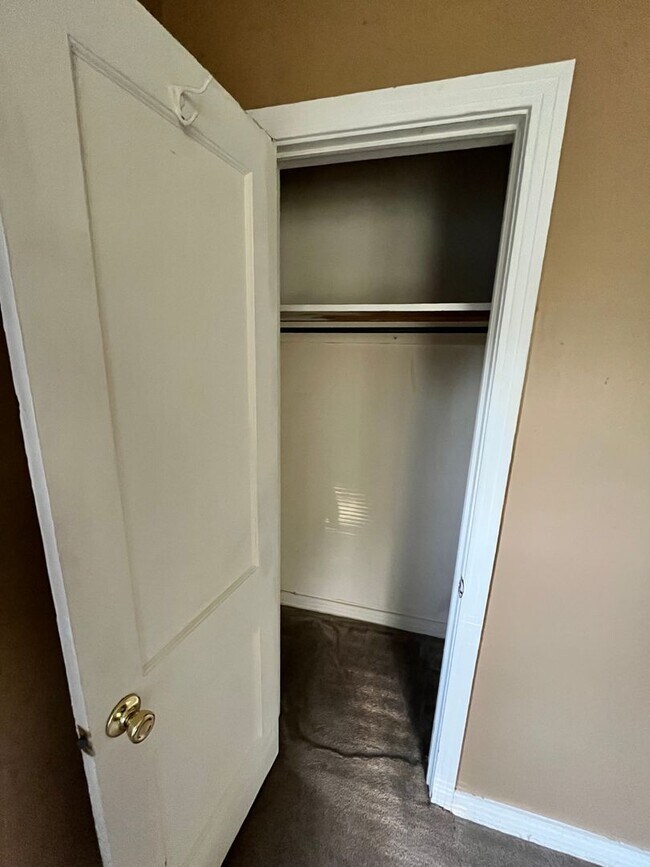 Photo - Cute 3 Bed 1 Bath house in Mwc